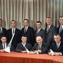 A Gemini-programba 1963-ban beválogatott 14 pilóta: első sor, balról jobbra: Edwin E. 