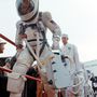Gemini-VII: James Lovell az indítóállás felé tart.