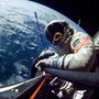 Buzz Aldrin, a Gemini-XII küldetés első napján űrsétát hajt végre.