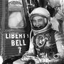 Grissom tapasztalt, karizmatikus űrhajós és sármőr. Ő volt a második amerikai az űrben: a Mercury-program keretén belül 1961. július 21-én a Liberty Bell 7 űrhajóval érte el a világűrt. Ezen kívül a Gemini-program első űrrepülése is a nevéhez fűződik. Az űrhajózás szerelmesei máig rajonganak érte. Sokan azt tartják, hogy ő lehetett volna az első ember, aki a Holdra lép.