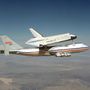 1977. február 18.: először emelkedett levegőbe az Enterprise, az N905NA kódjelű űrsiklóhordozó repülőgép hátán. A kicsivel több mint két órás repülés az összekapcsolt repülő szerkezetek közös aerodinamikai jellemzőit volt hivatott tesztelni.