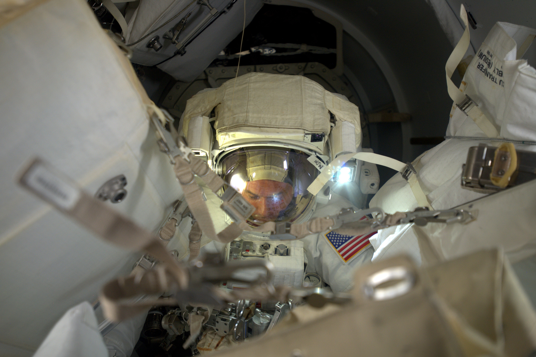 Hat órát és negyvennyolc percet töltött az űrben a két amerikai űrhajós