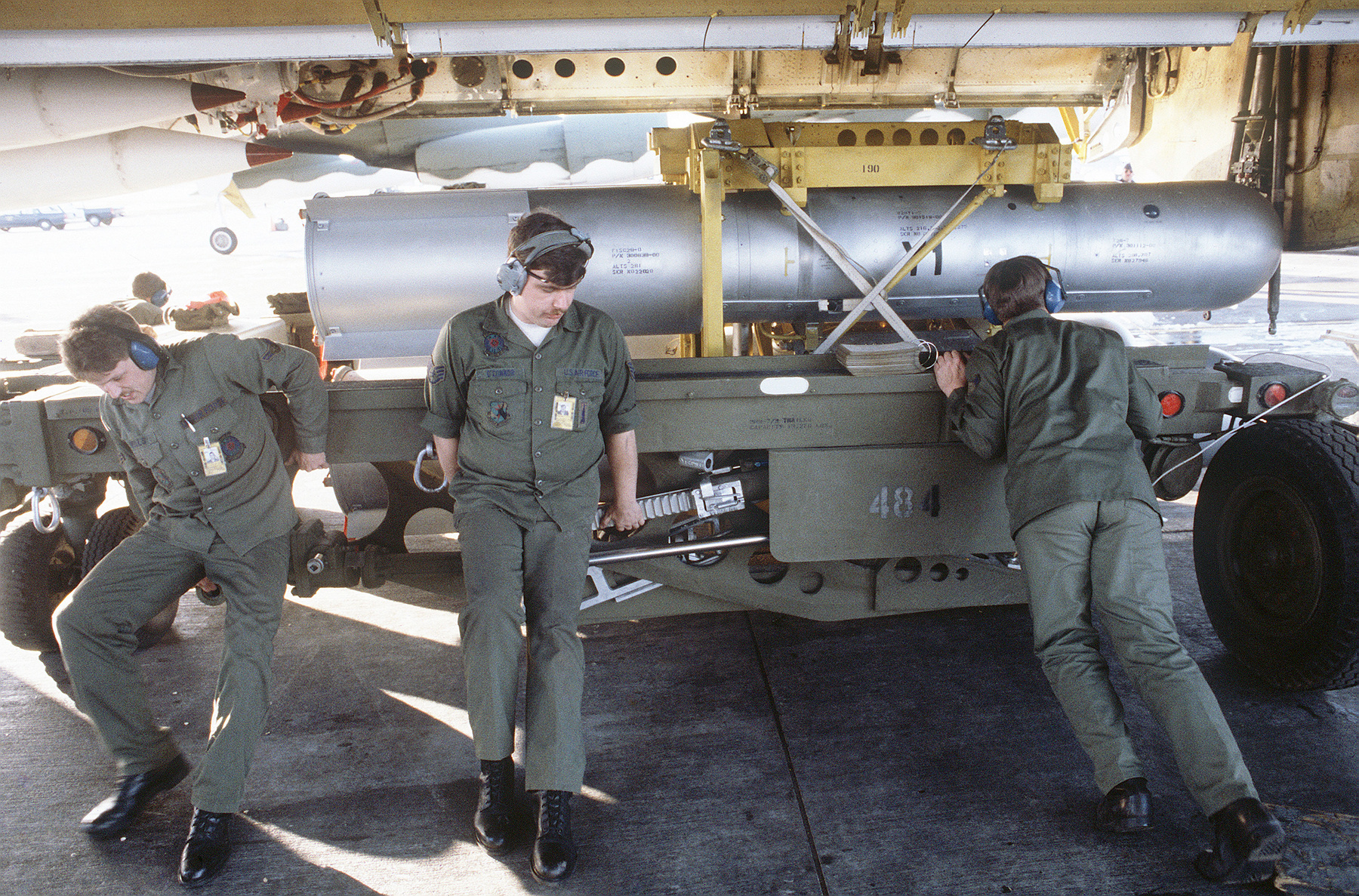 B-52G stratégiai nukleáris bombázó, ilyen zuhant le Grönlandon.