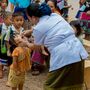 A legfőbb célkitűzés, hogy egy gyerek se veszítse életét olyan okokból, amelyek elkerülhetőek lettek volna, és hogy adott legyen minden olyan egészségügyi feltétel, ami lehetővé teszi, hogy a gyerekekből egészséges, életerős felnőttek váljanak. A képen egy laoszi falu, az óvodáskorú gyerekek gyermekbénulás elleni cseppeket kapnak.