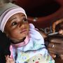 Bár Elefántcsontpart Nyugat-Afrikában viszonylag fejlettnek számít, öt kisbaba közül három itt sem kapja meg egy éves koráig az ingyenes védőoltásokat.