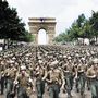 Amerikai katonák vonulnak be Párizsba