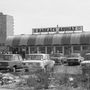 Barkácsáruház a mai Árkád helyén, ahol sok kisebb nagyobb pavilon volt (szovjet bemutatóteremtől a köpködő kocsmáig), a parkolóban meg a rendszerváltás után MDF piac