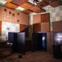 A képen látható stúdiót a 60-as években újították fel, Tarnóczy Tamás tervezte a terem akusztikáját. 