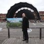 Sághi Attila, a Városliget Zrt. műszaki vezérigazgató-helyettese a Petőfi Csarnok  helyén felépülő Új Nemzeti Galéria látványtervével 