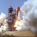 1995. június 27. Az Atlantis STS-71-es számú küldetése többszörös mérföldkő volt az űrrepülés történetében: századjára indult ember az űrbe, először kapcsolódott össze amerikai űrsikló az orosz Mir űrállomással és az első orbitális személyzetcsere is ekkor zajlott le.