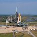 1996. janár 1. Az STS-75-ös küldetésre felkészített űrsikló a Kennedy-űrközpont 39B kilövőállásán. A Columbia űrhajósai egy kapcsolat nélküli műholdat pofoznak helyre az űrben.
