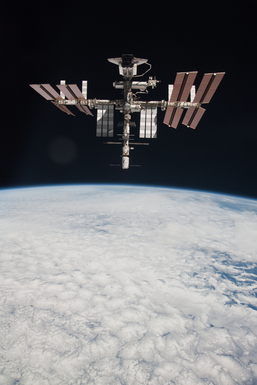 Az Endeavour összesen 299 napot töltött az űrben 1992-es első repülése óta, 4671-szer kerülte meg a Földet és 197 761 262 kilométert repült.