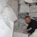 2011. július 11. 4. repülési nap. Doug Hurley az ISS Leonardo moduljában pakolgat. 