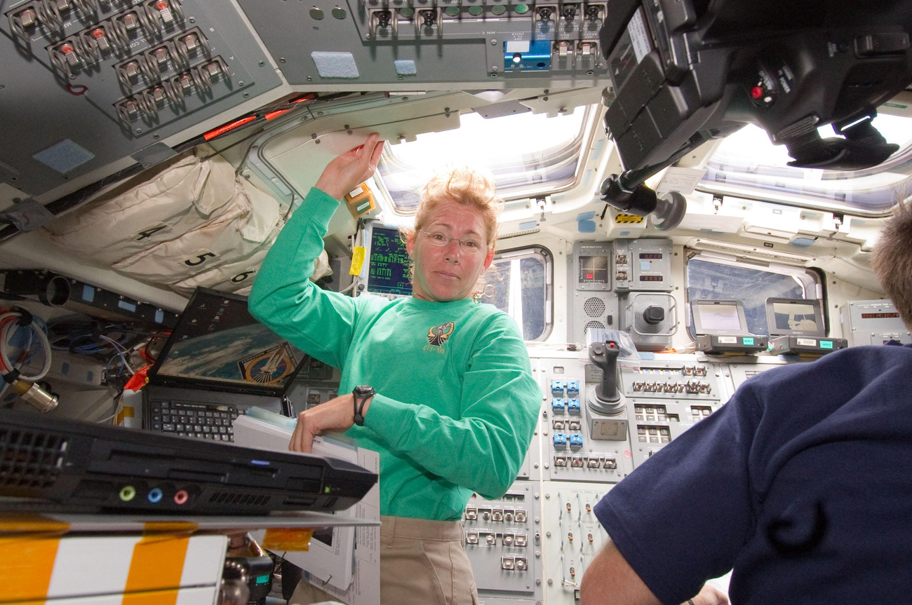 Az ISS legénysége ilyennek látta július 21-én az Atlantis utolsó útját a Földlégterében.