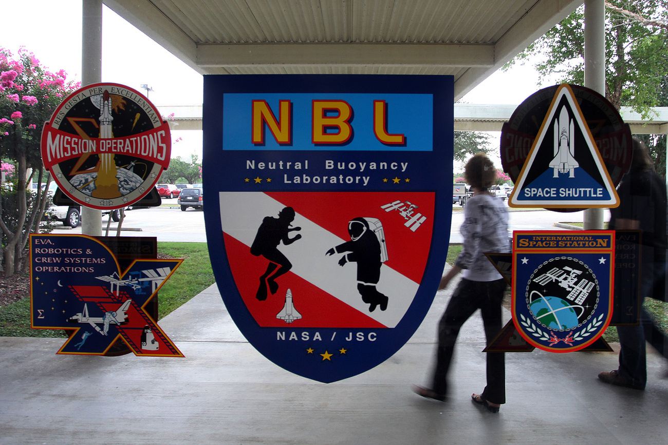 Az NBL címere.