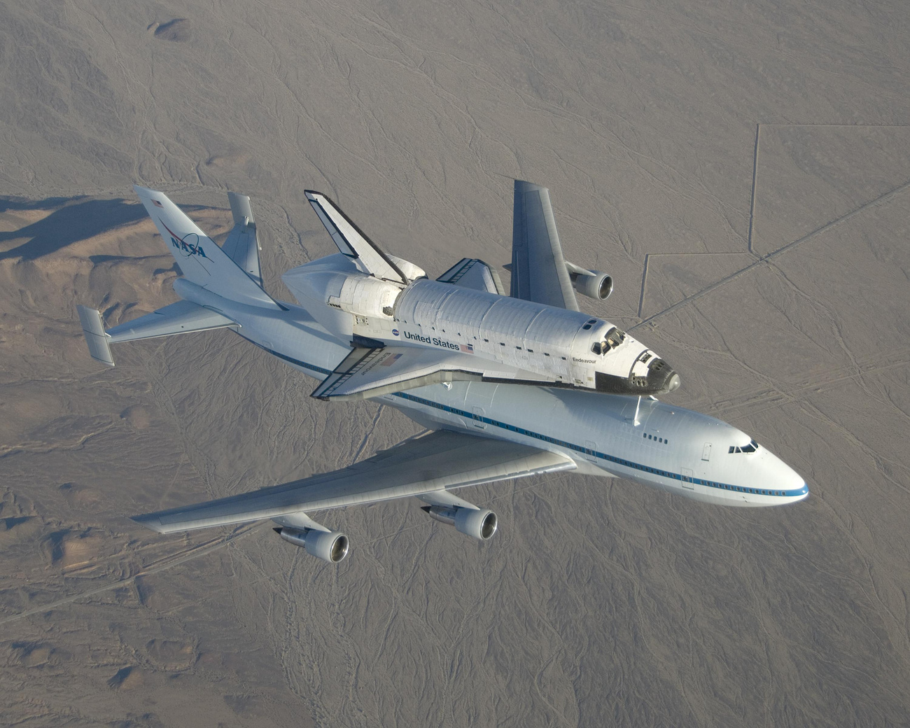 2009. június 2. Az Atlantisszal a hátán landol a Kennedy Űrközpontban a speciális Boeing.